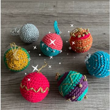 Christmas Bauble Pattern FREE Download Designed by Sue Rawlinson